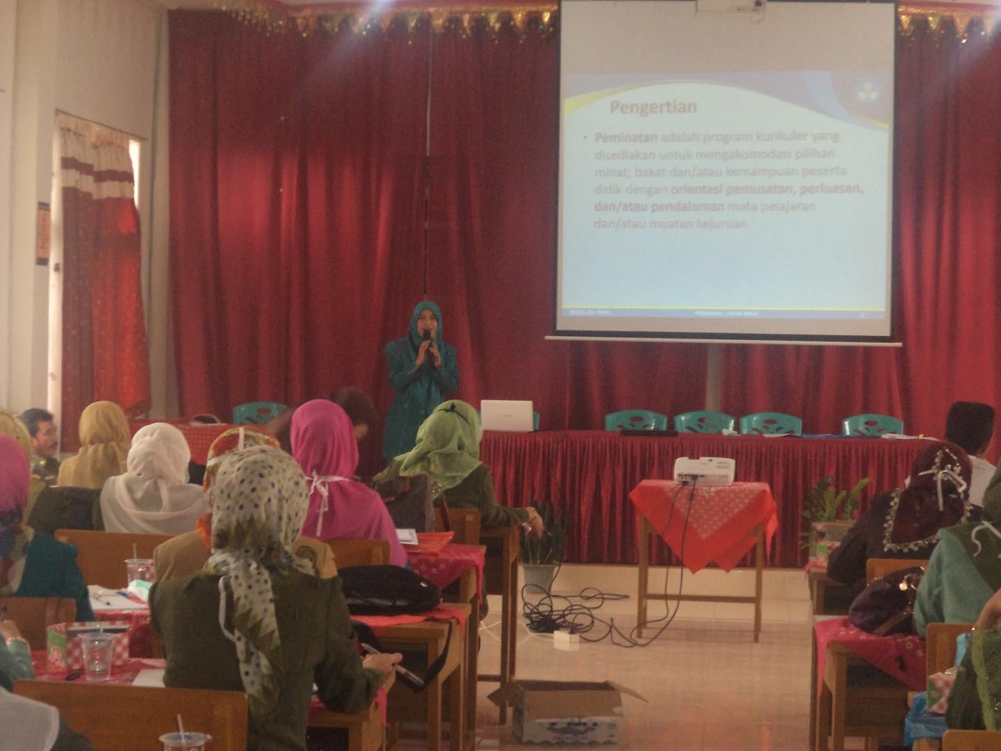 SMAN 1 Ampek Angkek adakan In House Training (IHT)
