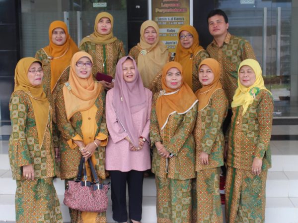 SMAN 1 Ampek Angkek Studi Banding Ke Badan Perpustakaan Daerah Sumatera Barat