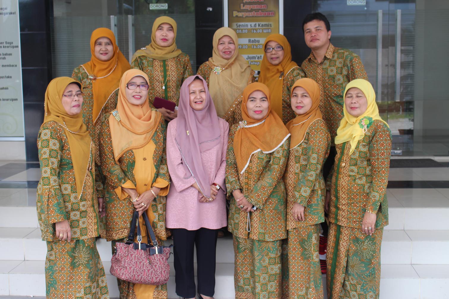 SMAN 1 Ampek Angkek Studi Banding Ke Badan Perpustakaan Daerah Sumatera Barat