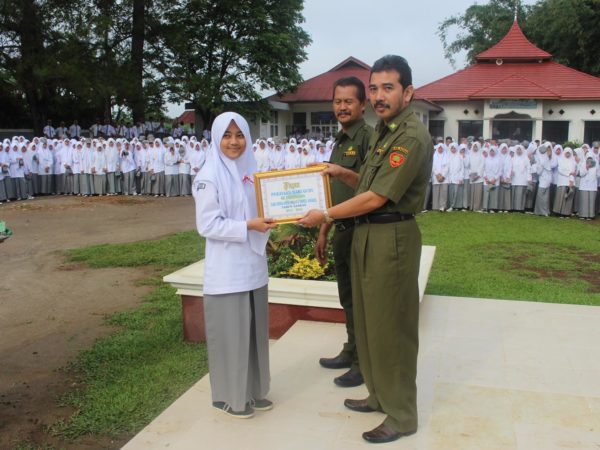 SMAN 1 Ampek Angkek Peringati Hari Guru Nasional