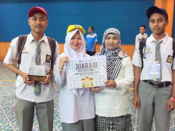 SMAN 1 Ampek Angkek raih Peringkat Ketiga Pada Lomba Cerdas Cermat Kebangksentralan tingkat SMA/ SMK se Propinsi Sumatera Barat Tahun 2015
