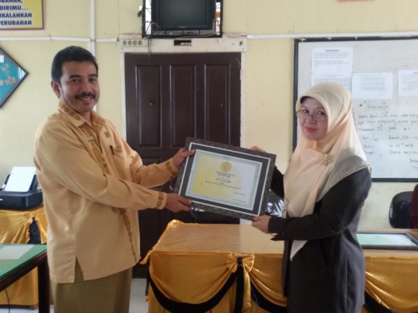 Mahasiswa PPLK STKIP Ahlusunnah & IAIN Bukittinggi adakan perpisahan dengan SMAN 1 Ampek Angkek
