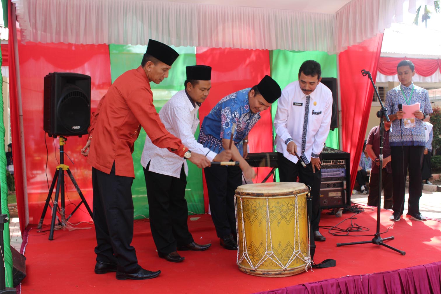 SMAN 1 Ampek Angkek adakan Lomba English Competetion dan Pra Oliempiade tingkat Se Sumatera Barat
