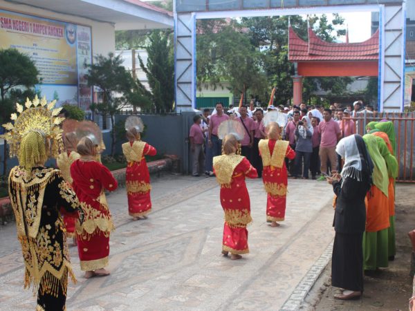SMAN 1 Tambang Kabupaten Kampar Studi Banding ke SMAN 1 Ampek Angkek