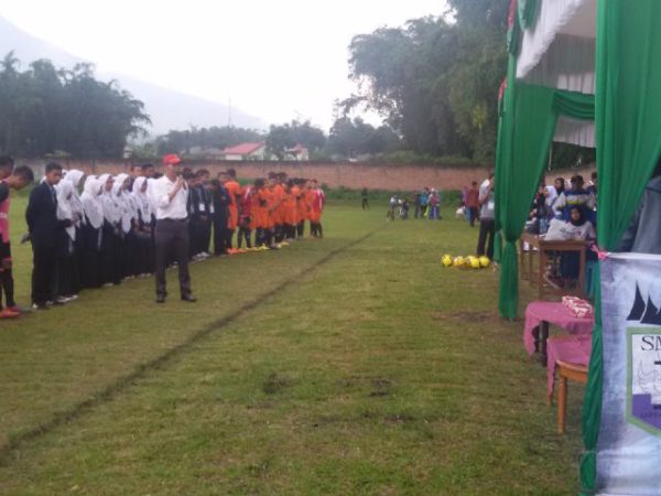 Camat Ampek Angkek Buka Turnamen SMANIVA CUP IV