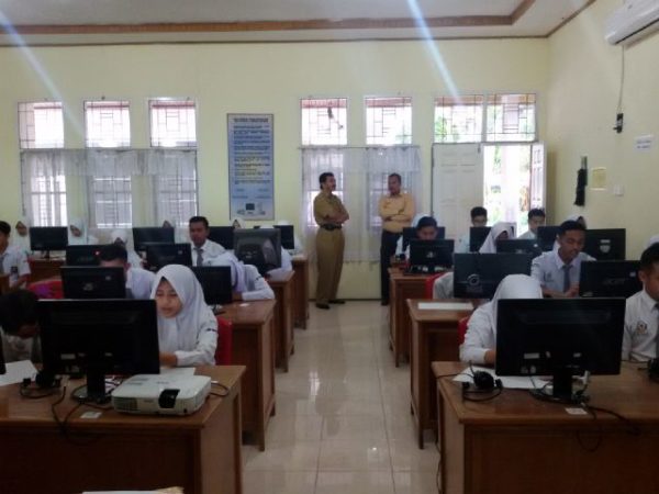 SMAN 1 Ampek Angkek Lakukan Try Out Ujian Nasional Berbasis Komputer