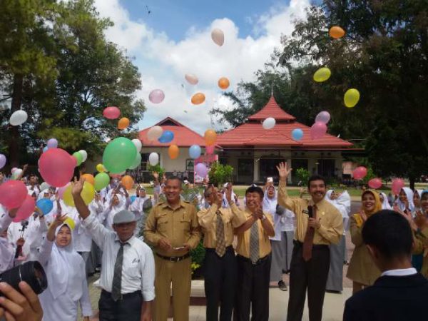 Siswa Kelas XII Lepas Balon Harapan