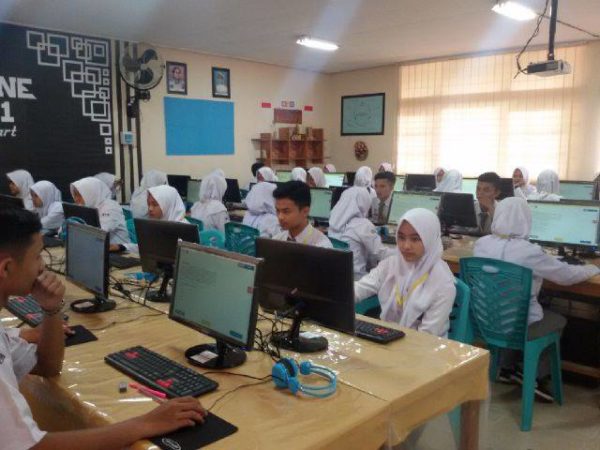 SMAN 1 Ampek Angkek Laksanakan UNBK (Ujian Nasional Berbasis Komputer)