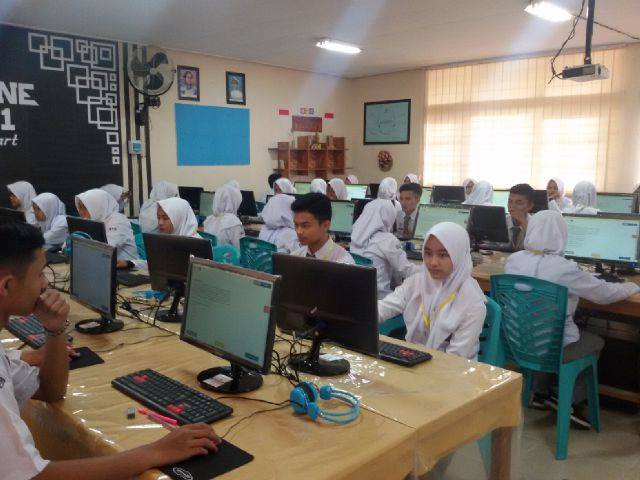 SMAN 1 Ampek Angkek Laksanakan UNBK (Ujian Nasional Berbasis Komputer)
