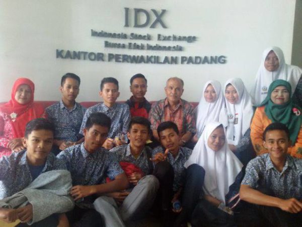 SMAN 1 Ampek Angkek Studi Lapangan Ke Bursa Efek Indonesia Cabang Padang