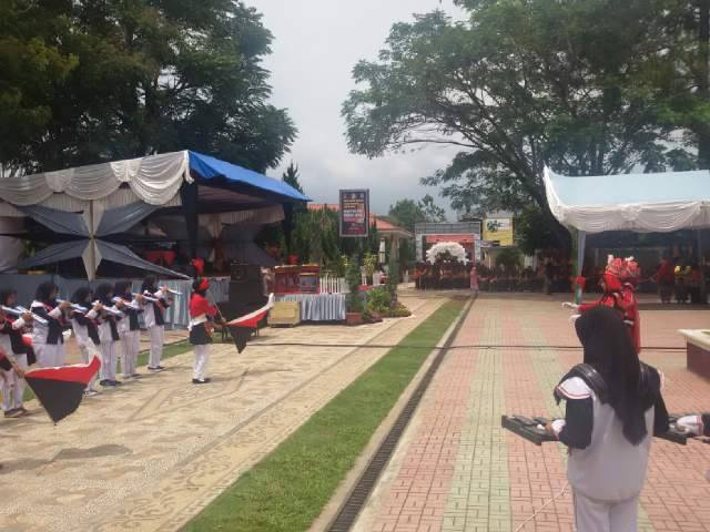 Guru Purna tugas & Siswa Kelas XII Angkatan 35 adakan Perpisahan dengan warga sekolah di SMAN 1 Ampek Angkek