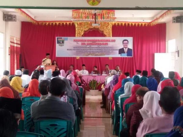 Kepala Dinas Pendidikan Propinsi Sumatera Barat Buka Lokalkarya Bersama Tahun 2017 SMA Se Kab. Agam di SMAN 1 Ampek Angkek