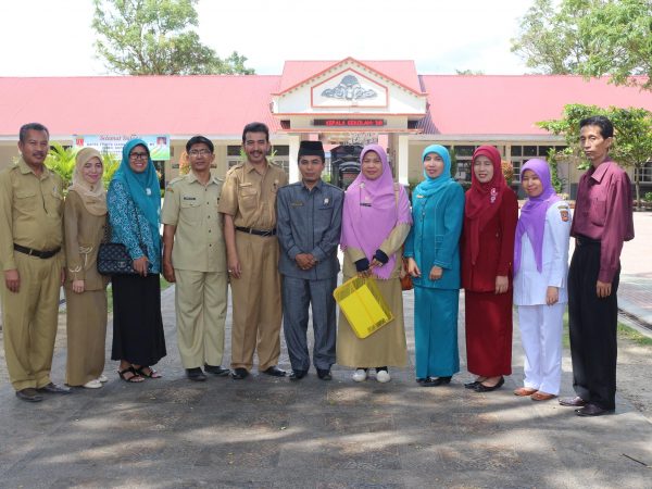 Tim Sekolah Sehat Lakukan Penilaian di SMAN 1 Ampek Angkek