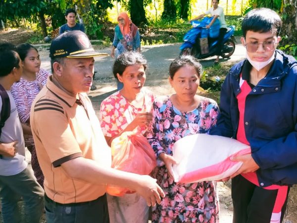 SMAN 1 Ampek Angkek Salurkan Bantuan Peduli Gempa Pasaman