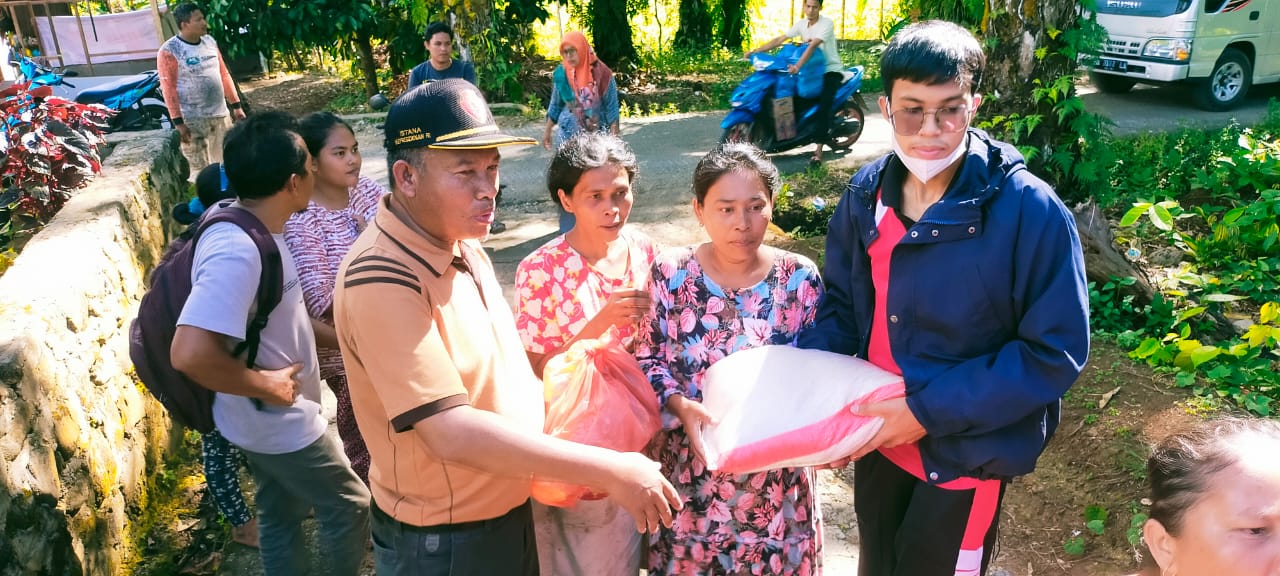 SMAN 1 Ampek Angkek Salurkan Bantuan Peduli Gempa Pasaman