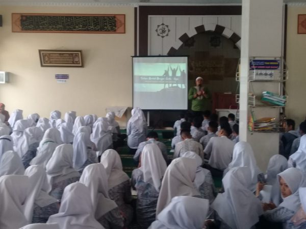 SMAN 1 Ampek Angkek Mengadakan Muhassabah Siswa Kelas XII