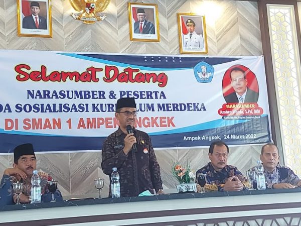 Kepala Dinas Pendidikan Propinsi Sumatera Barat Lakukan Kunjungan ke SMAN 1 Ampek Angkek