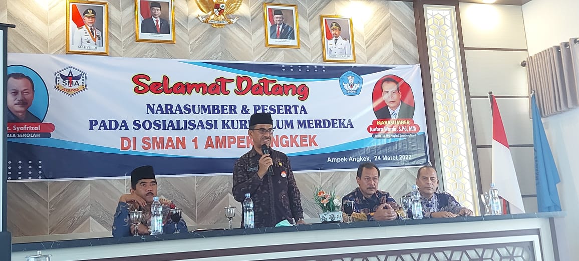 Kepala Dinas Pendidikan Propinsi Sumatera Barat Lakukan Kunjungan ke SMAN 1 Ampek Angkek