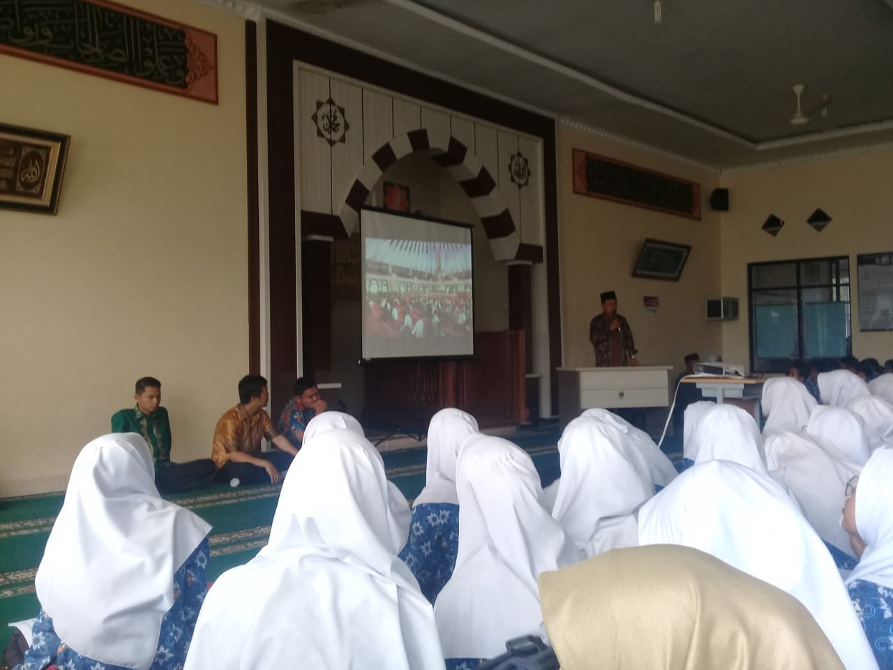 Kepala SMAN 1 Ampek Angkek buka secara resmi Kegiatan Pesantren Ramadhan 1443 Hijriah