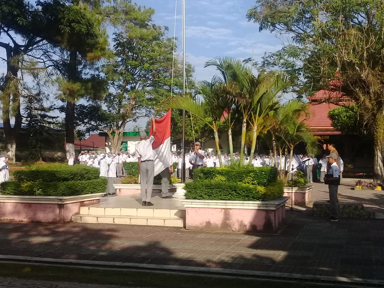 SMAN 1 Ampek Angkek Mengadakan Upacara Bendera Setelah Libur Hari Raya Idul Fitri 1443 Hijriah SMAN 1 Ampek Angkek Mengadakan Upacara Bendera Setelah Libur Hari Raya Idul Fitri 1443 Hijriah