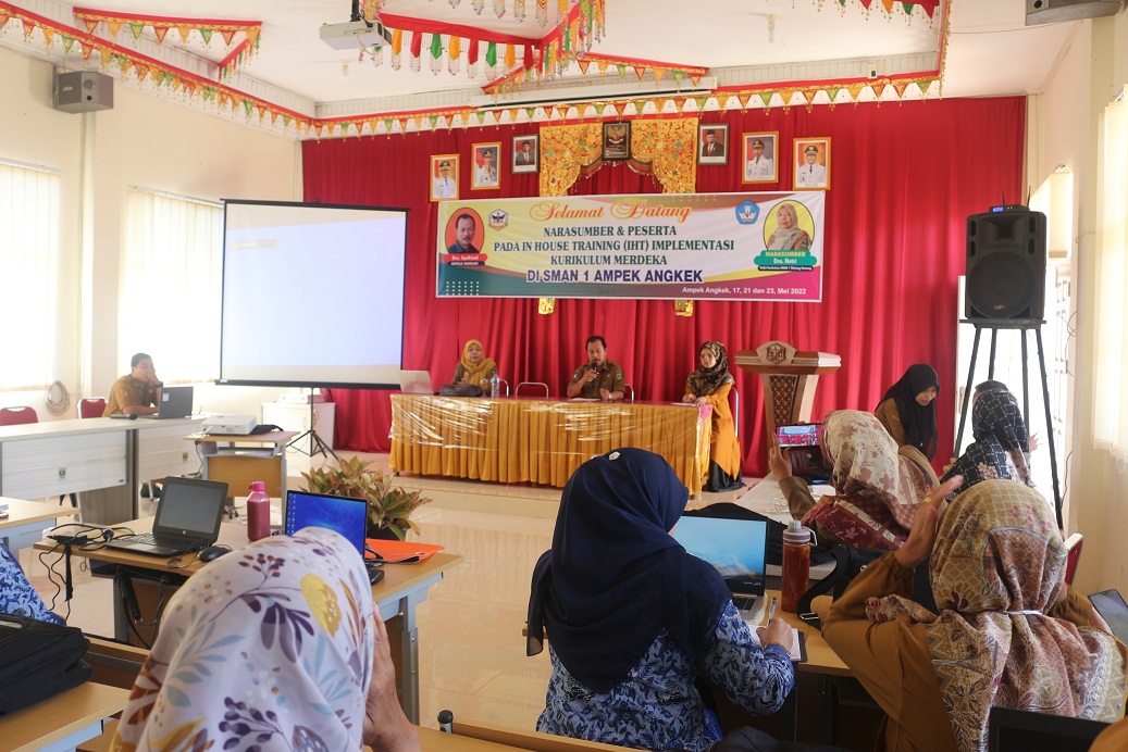 SMAN 1 Ampek Angkek Gelar IHT Implementasi Kurikulum Merdeka