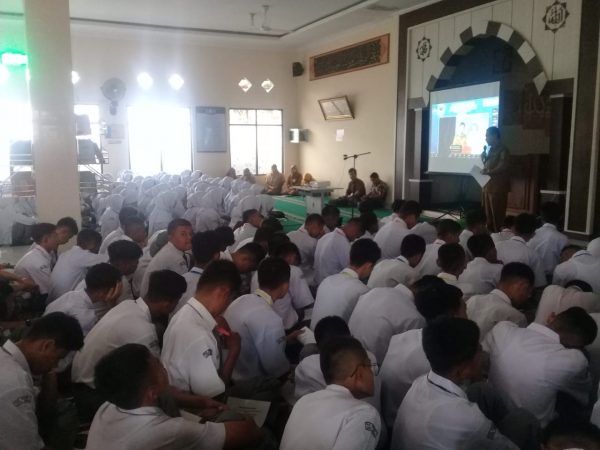 Kepala Sekolah Buka secara Resmi Kegiatan Masa Pengenalan Sekolah (MPLS) Tahun Pelajaran 2022/2023