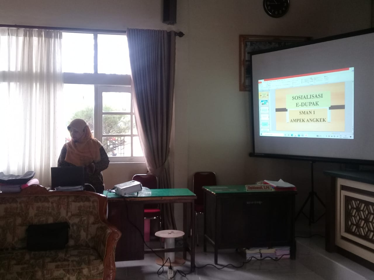 SMA Negeri 1 Ampek Angkek Lakukan Sosialisasi e-Dupak