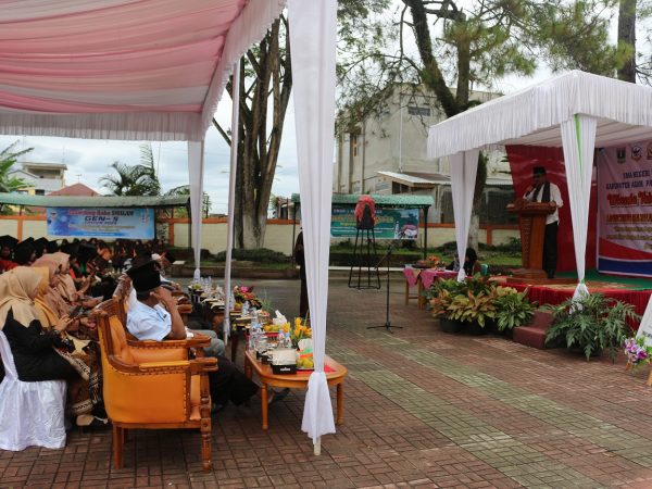 Kepala Dinas Pendidikan Propinsi Sumatera Barat Hadiri Wisuda Tahfidz dan Launching Majalah Kaba SMALAM ber-ISSN di SMAN 1 Ampek Angkek