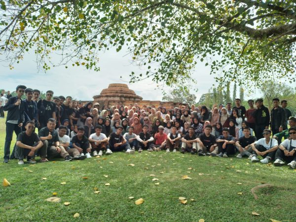 SMAN 1 Ampek Angkek Laksanakan Studi Tour Ke Candi Muara Takus dan Istana Siak Indrapura Propinsi Riau