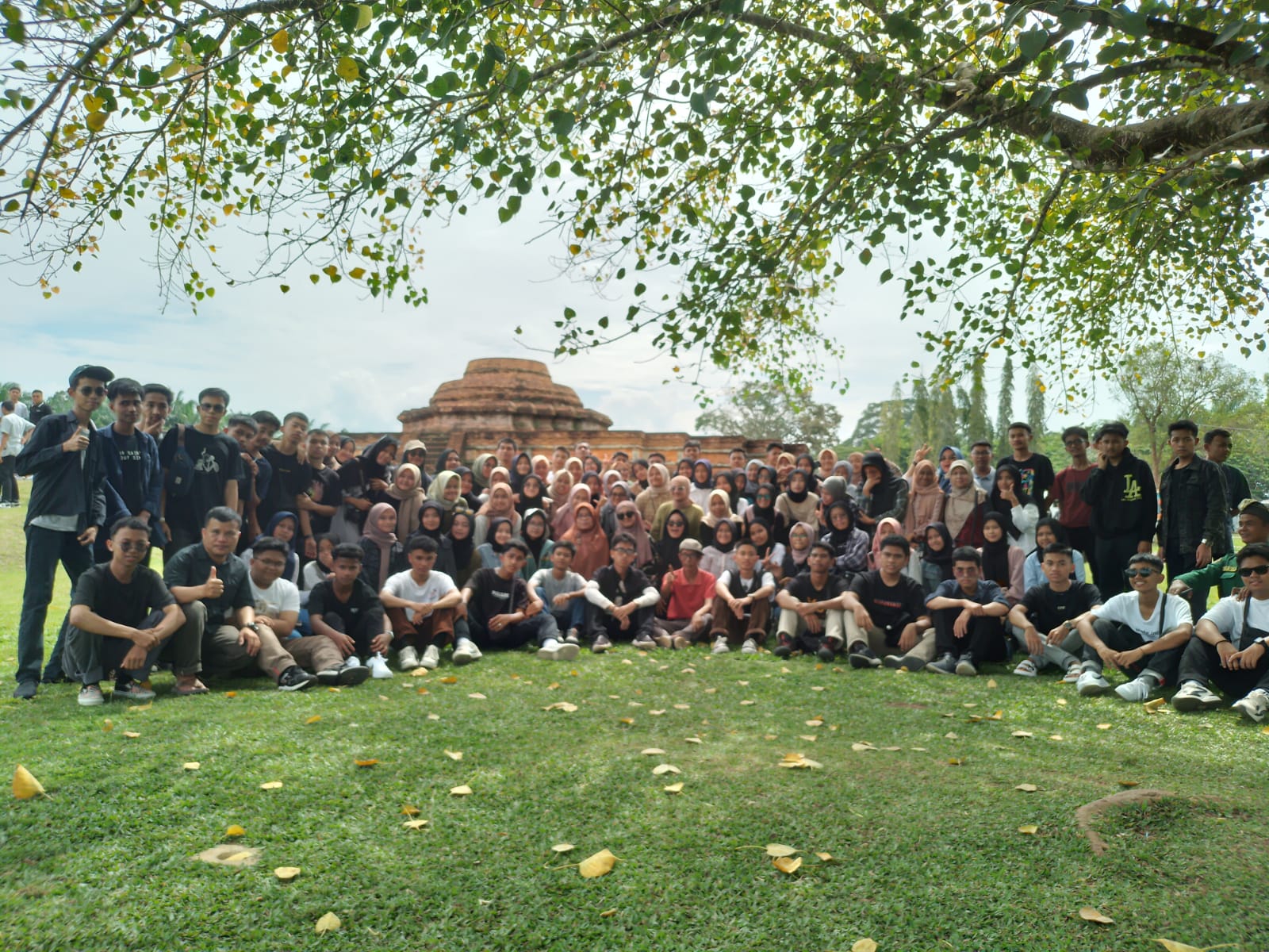 SMAN 1 Ampek Angkek Laksanakan Studi Tour Ke Candi Muara Takus dan Istana Siak Indrapura Propinsi Riau