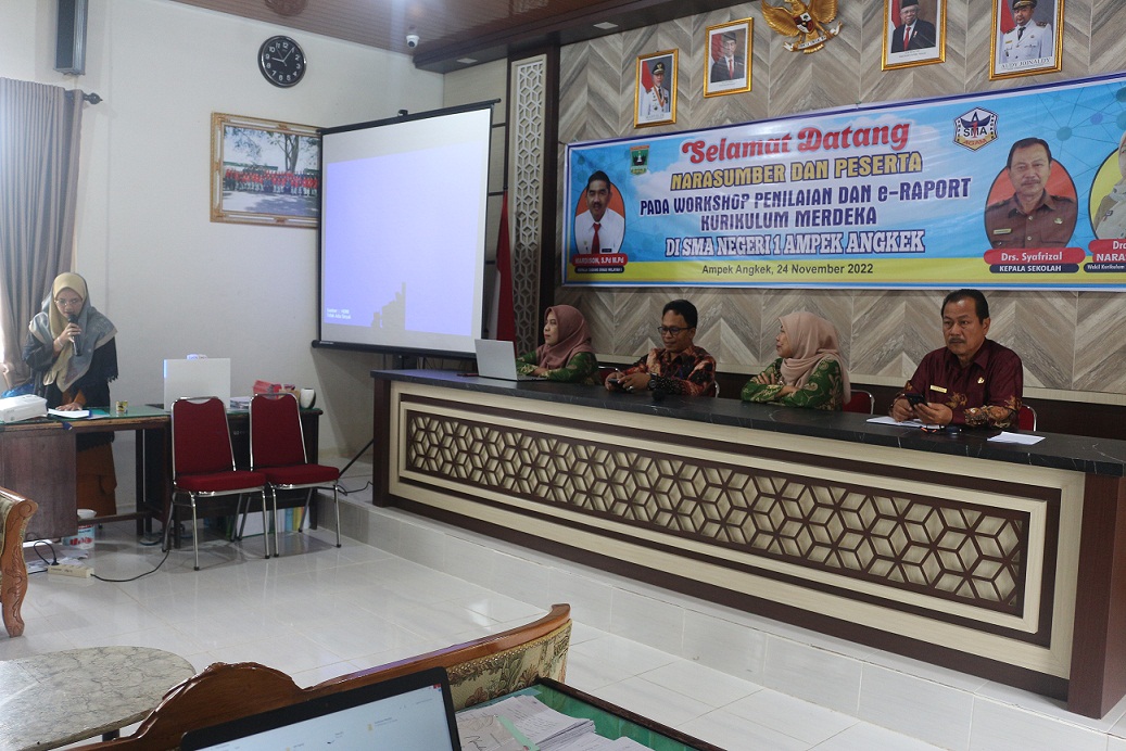 SMAN 1 Ampek Angkek Laksanakan Workhsop Penilaian dan e-Raport Kurikulum Merdeka