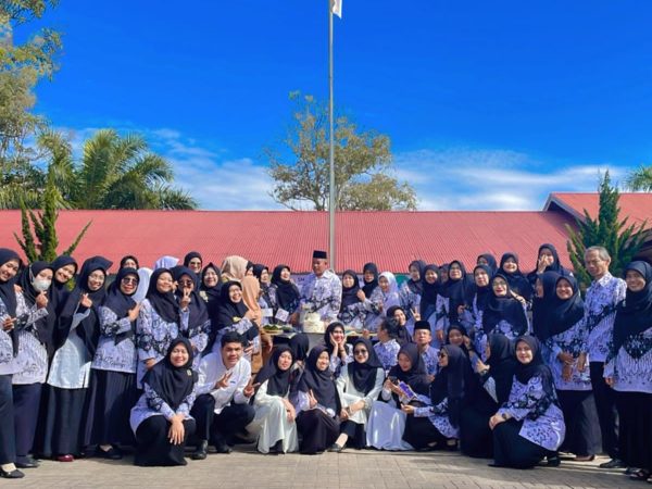 SMA Negeri 1 Ampek Angkek Memperingati Hari Guru Nasional yang ke-77
