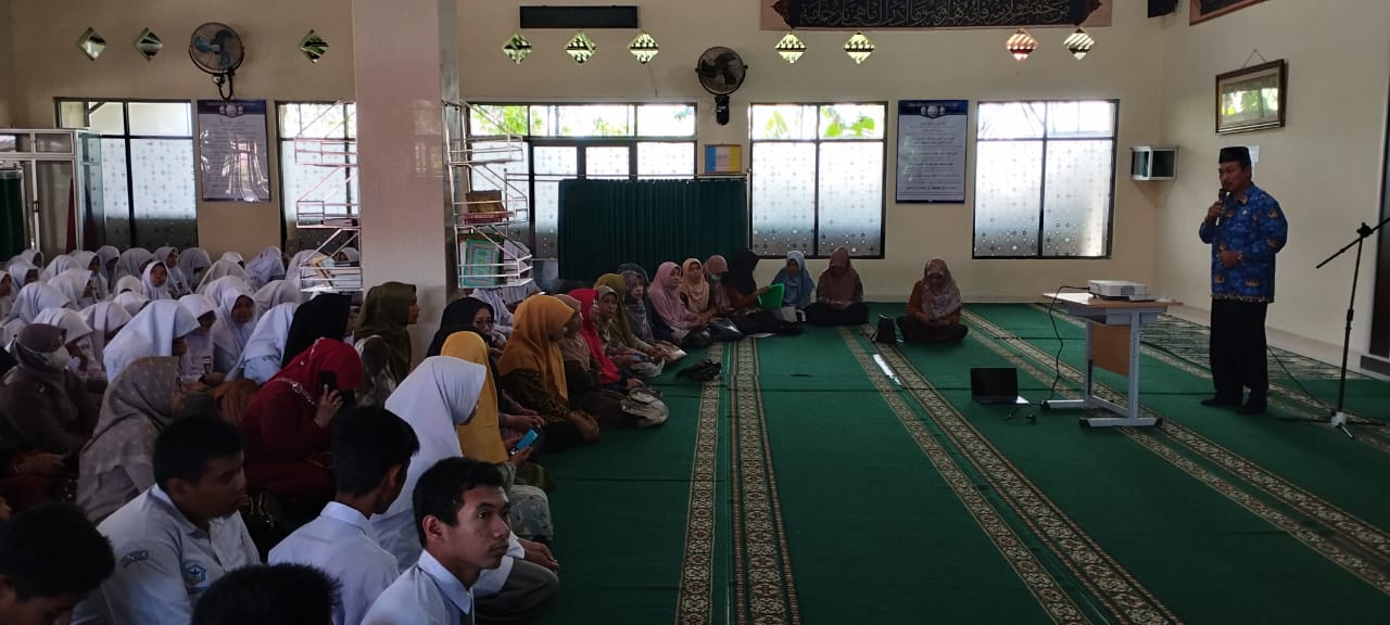Kepala Sekolah Menutup Secara Resmi Kegiatan Pesantren Ramadhan 1444 Hijriah