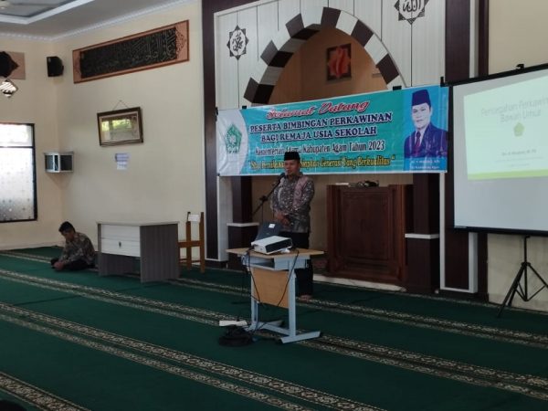 Kementrian Agama Kabupaten Agam melaksanakan Bimbingan Perwakinan Bagi Remaja Usia Sekolah di SMA Negeri 1 Ampek Angkek
