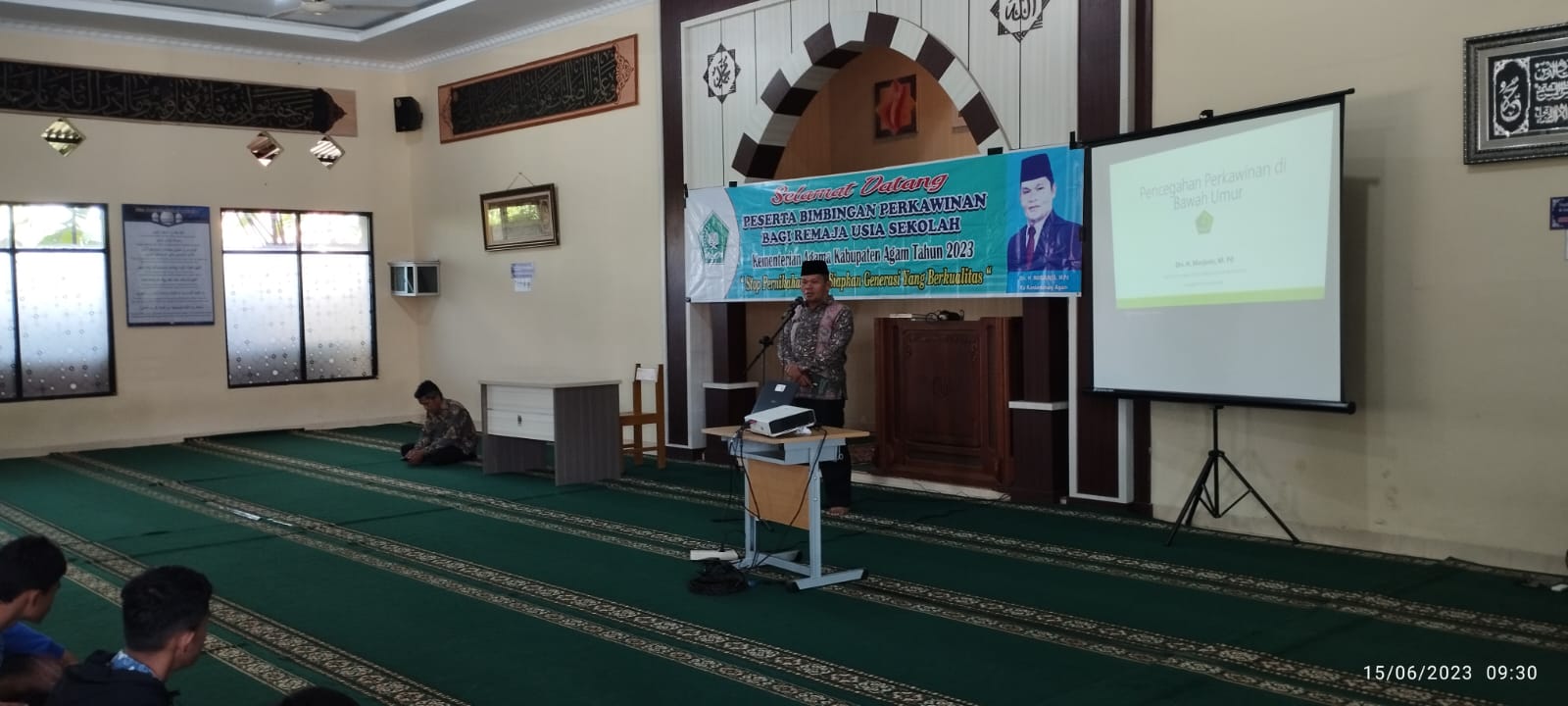 Kementrian Agama Kabupaten Agam melaksanakan Bimbingan Perwakinan Bagi Remaja Usia Sekolah di SMA Negeri 1 Ampek Angkek