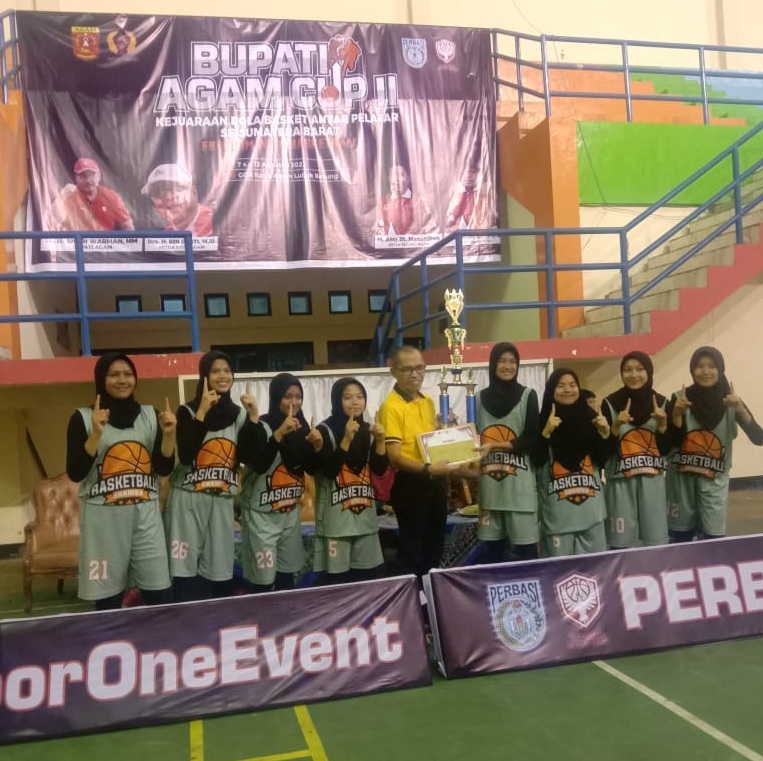 Tim Basket Putri SMAN 1 Ampek Angkek Raih Juara I pada Lomba Basket Bupati Agam Cup II