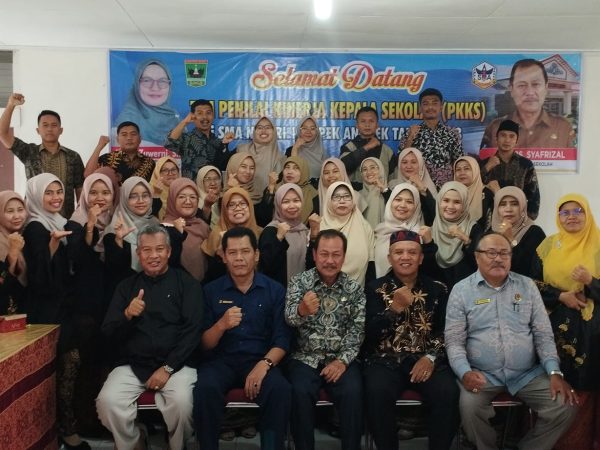SMA Negeri 1 Ampek Angkek Melaksanakan Penilaian Kinerja Kepala Sekolah (PKKS) Tahun 2023