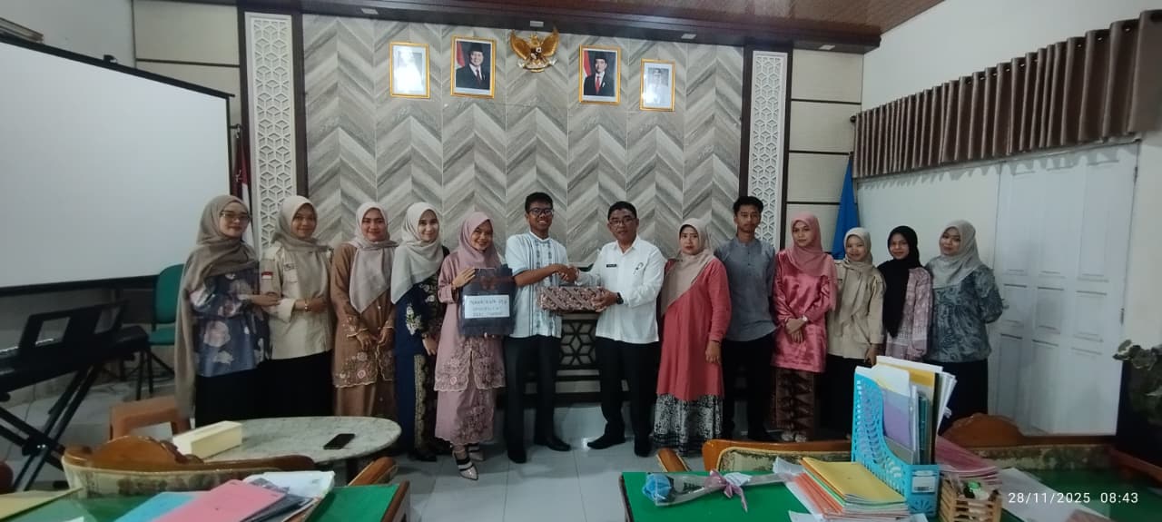 SMA Negeri 1 Ampek Angkek melaksanakan perpisahaan dengan Mahasiswa PPLK Tahun 2025
