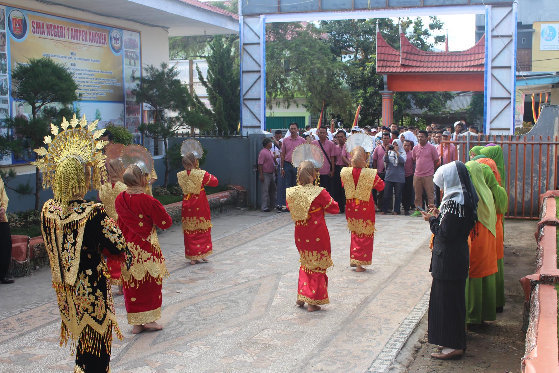 SMAN 1 Tambang Kabupaten Kampar Studi Banding ke SMAN 1 Ampek Angkek
