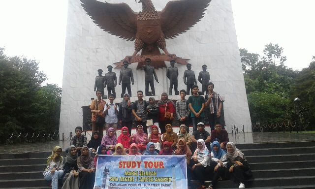 SMAN 1 Ampek Angkek lakukan Studi Lapangan ke Jakarta dan Bandung