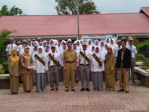 Kepala SMAN 1 Ampek Angkek lantik Duta Adiwiyata dan Duta PHBS (Perilaku Hidup Bersih dan Sehat)