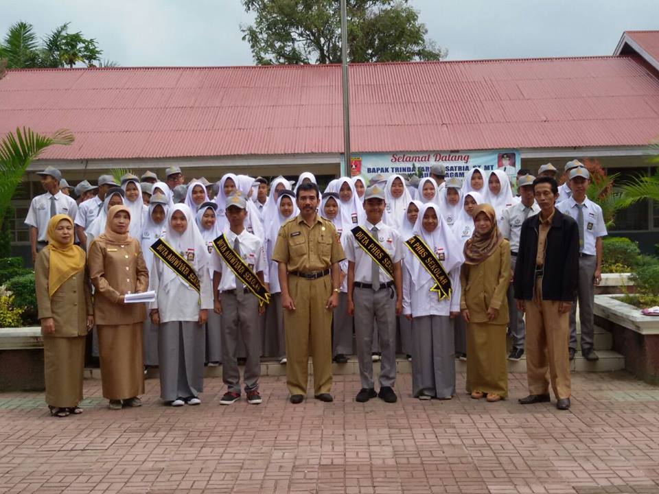 Kepala SMAN 1 Ampek Angkek lantik Duta Adiwiyata dan Duta PHBS (Perilaku Hidup Bersih dan Sehat)