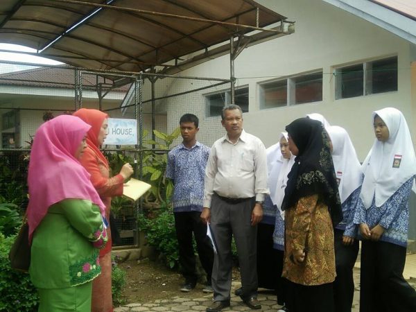 Tim Sekolah Sehat Kabupaten Agam Lakukan Pembinaan Ke SMAN 1 Ampek Angkek