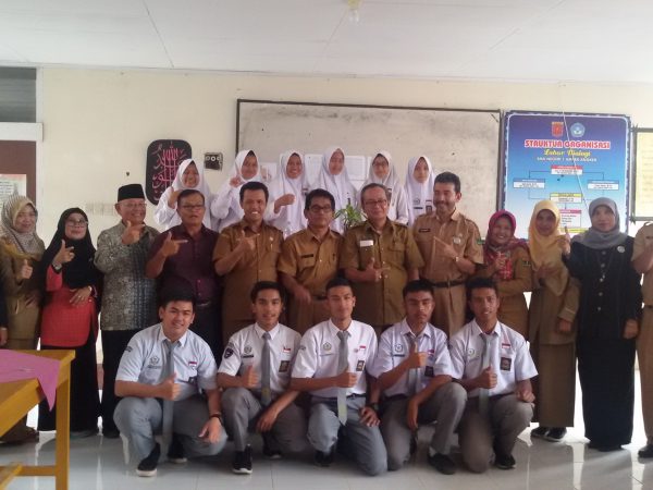 Tim Sekolah Sehat Propinsi Sumatera Barat Lakukan Pembinaan di SMAN 1 Ampek Angkek