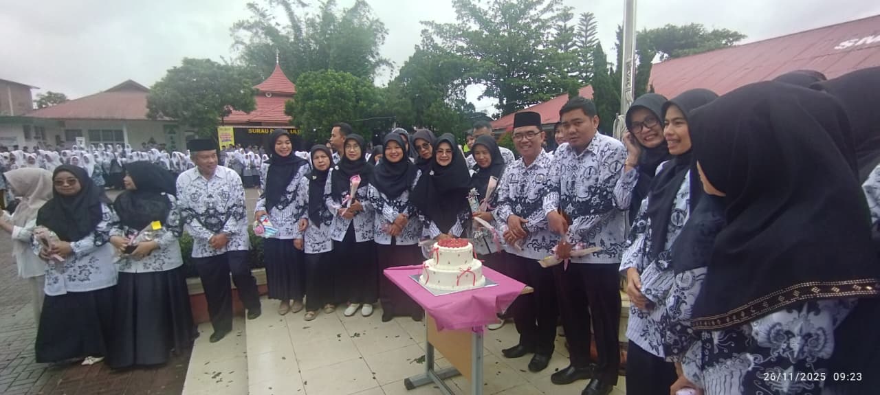 SMA Negeri 1 Ampek Angkek Memperingati Hari Guru Nasional Tahun 2025